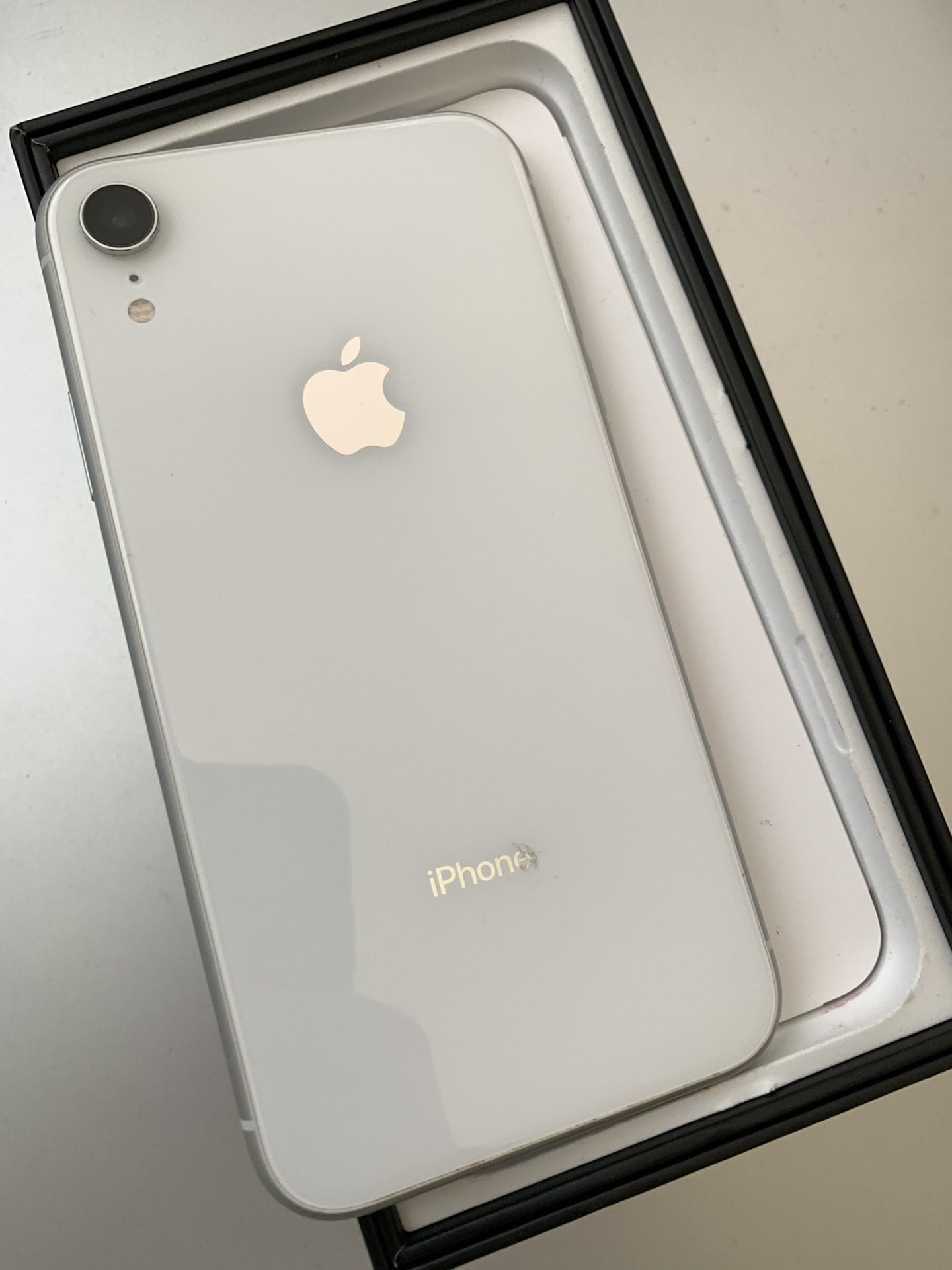 Iphone XR 64GB ANY CARRIER WHITE for Sale in Chula Vista, CA - OfferUp