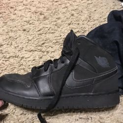 Kids Jordan’s size 6 Youth