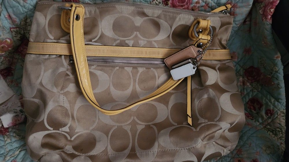 COACH PURSE - TAN W/YELLOW TRIM. LIKE NEW $15
