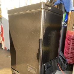 3.5 Cubic Feet Chest Freezer