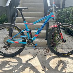 BIKE GIANT STANCE 27.5 Brand New 