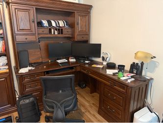 Whalen Executive  L-Shape desk @ Bookshelf