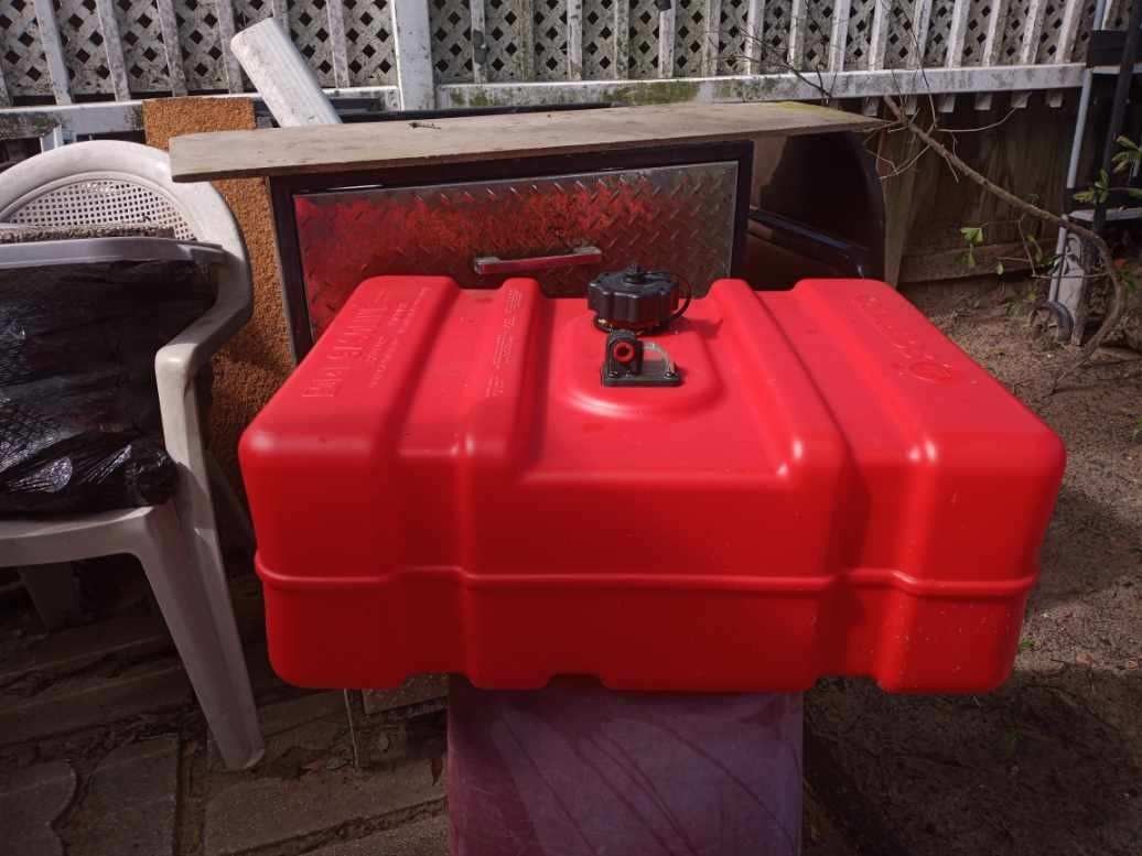 12 Gallon Marine Gas Can Only Used To Hold Gas