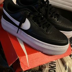 Teniz NIKE Nuevoz Size 10