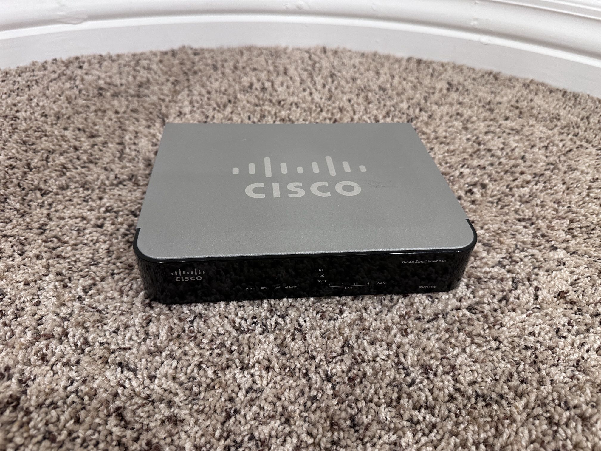 Cisco Small Businesses Security Firewall Wireless Router RV220W