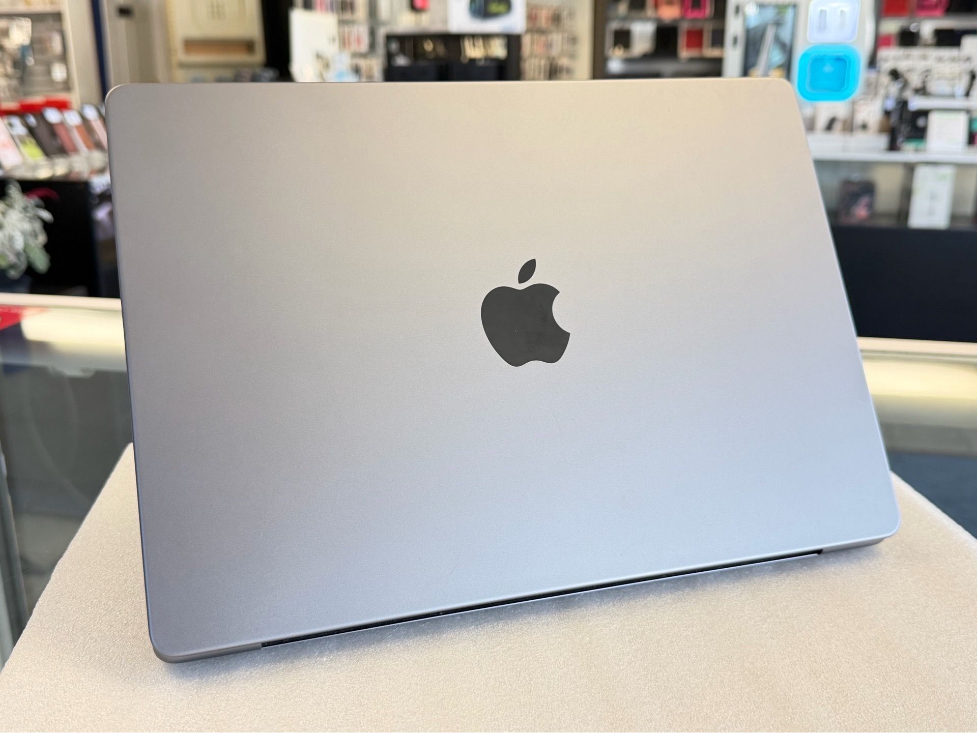 MacBook Pro 14 inch 2021 M1 Pro 16GB 512GB for Sale in Orange, CA - OfferUp