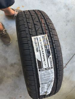 llanta tire225 /65/17 only one solo es una