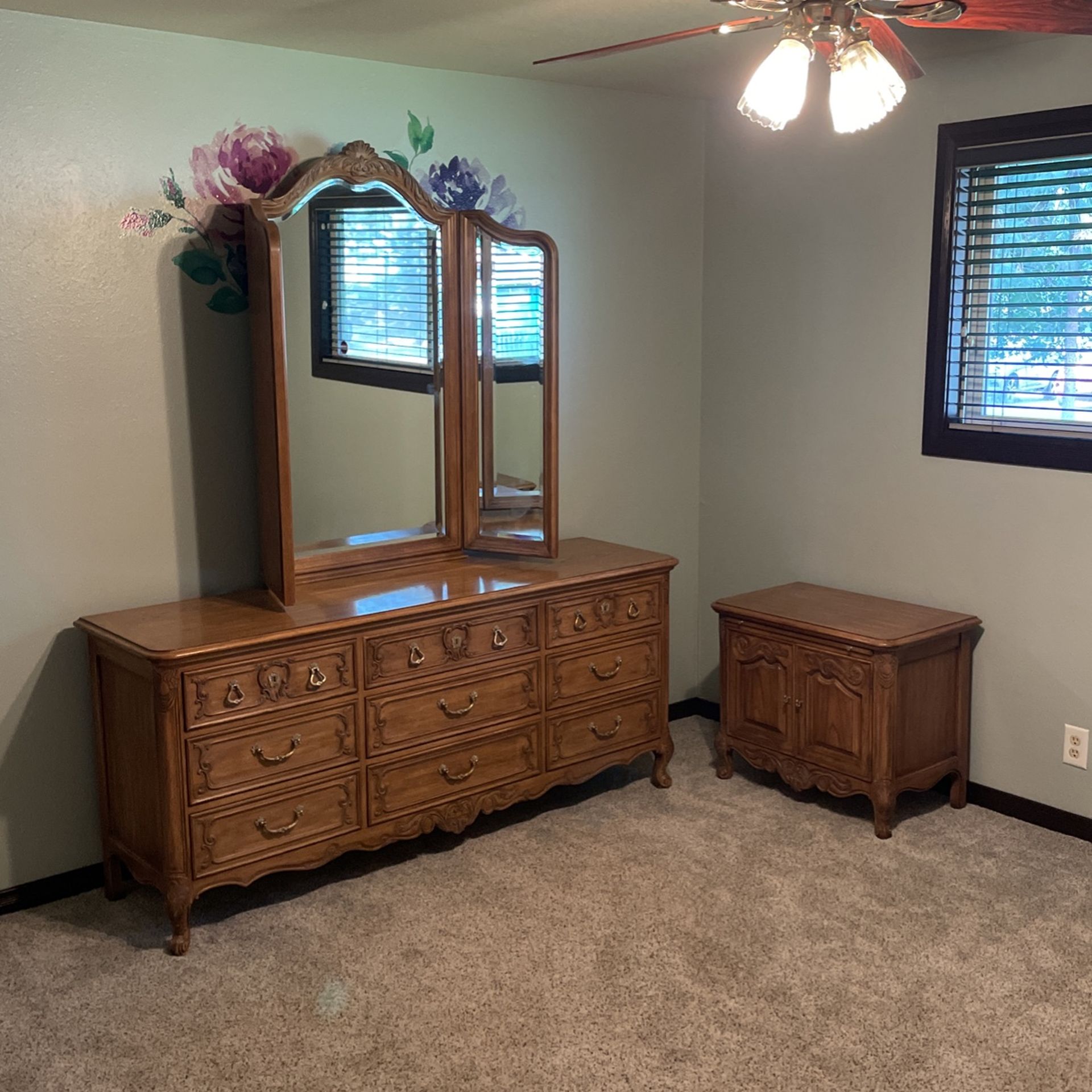 Bedroom Set / Dresser / Mirror / Night Stand 