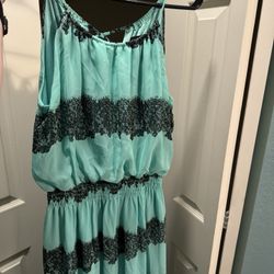 Women’s Size 6 Maxi Dress