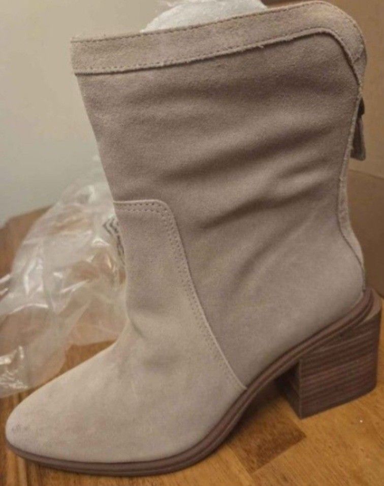 Women's Boots - 8 1/2 - NEW