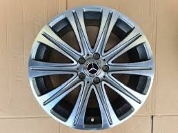 Mantra 18x8.0 Silver Multi-Spoke Wheel