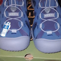Keen  Solr Closed Toe Sandal  Size 10.5