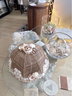Gorgeous seashelld’oeuvre cake cover hub