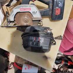 Craftsman 19.2 V Circular Saw Comes With Battery And Charger