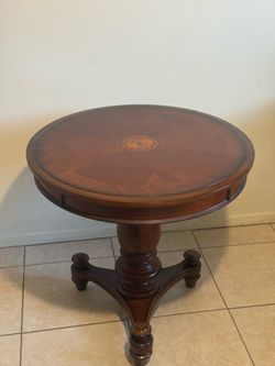 Solid wood round pedestal accent table - 30”