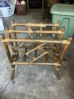 RATTAN MAGAZINE/RECORD HOLDER