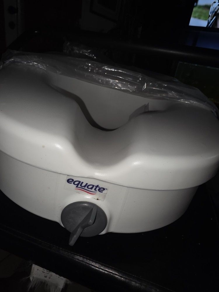 NEW RAISED TOILET. Do Not Have Metal Handles