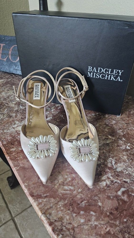 BADGLEY Mischka Size 10 Worn Once For Photo Shoot