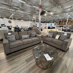 2pc brown fabric sofa and loveseat set with accent pillows