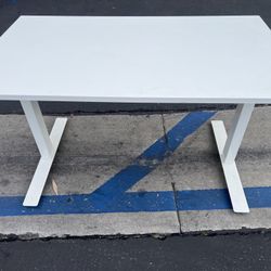 Modern White Desk / Table – Minimal Office or Studio
