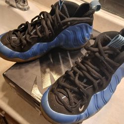 NIKE AIR FOAMPOSITE 👟NORMAL WEAR ONLY $50 BUY IT TODAY GREAT DEAL👟 $50 👟 SIZE 9***********