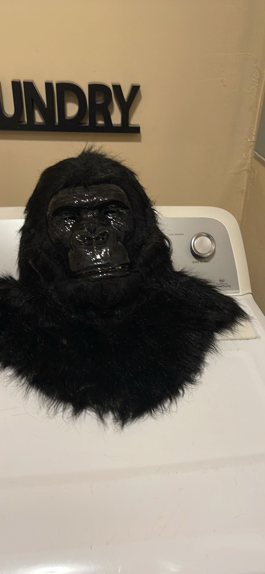 Gorilla mask with opening mouth