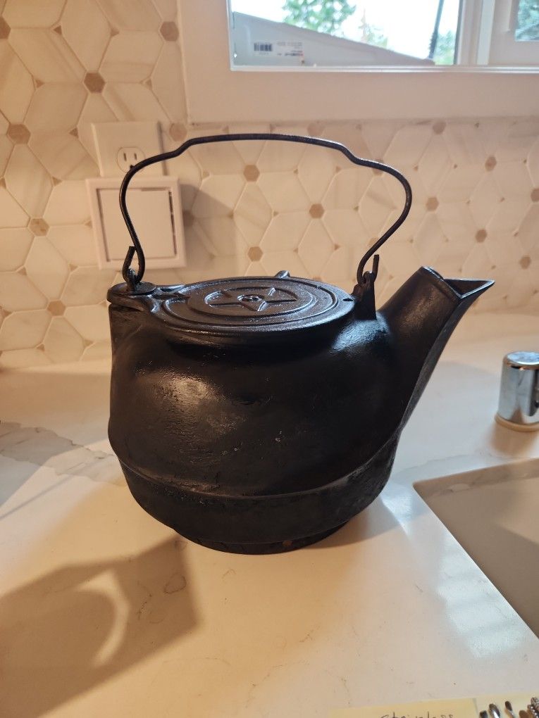 Antique (1800s) Chattanooga Cast Iron Kettle