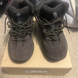 Yeezy Boot “oil” Size 10