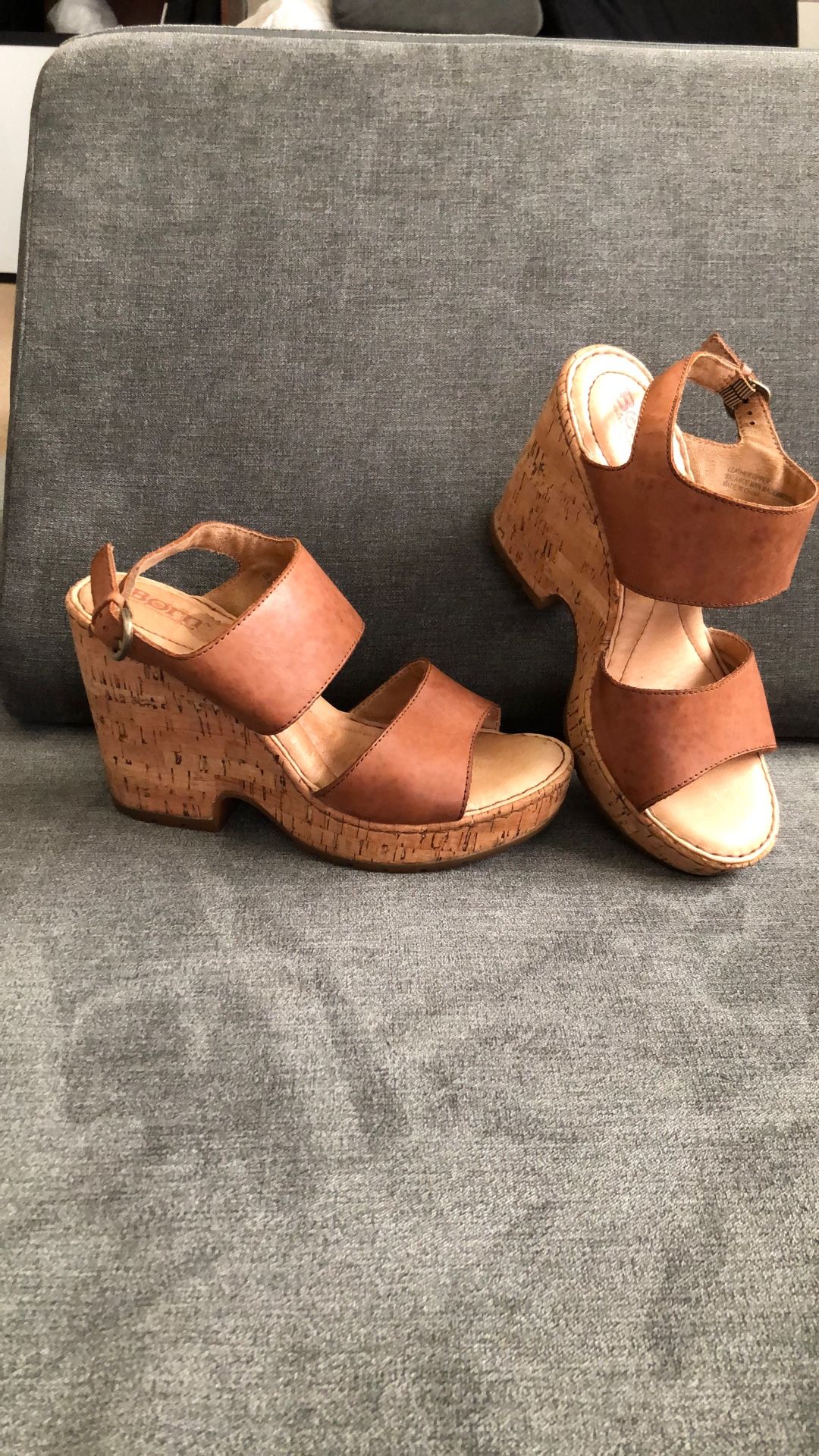 BORN GENUINE LEATHER SANDALS  Size 8