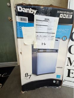 Refrigerator 9/10 condition $65