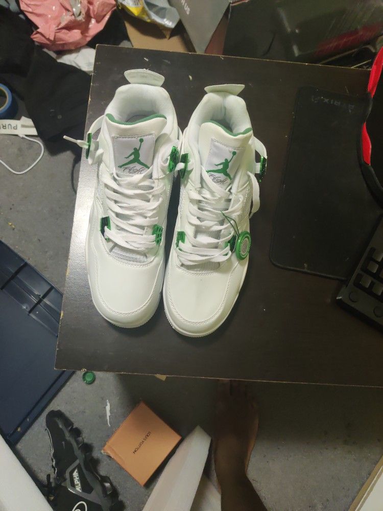 Jordan 4 Metallic Green