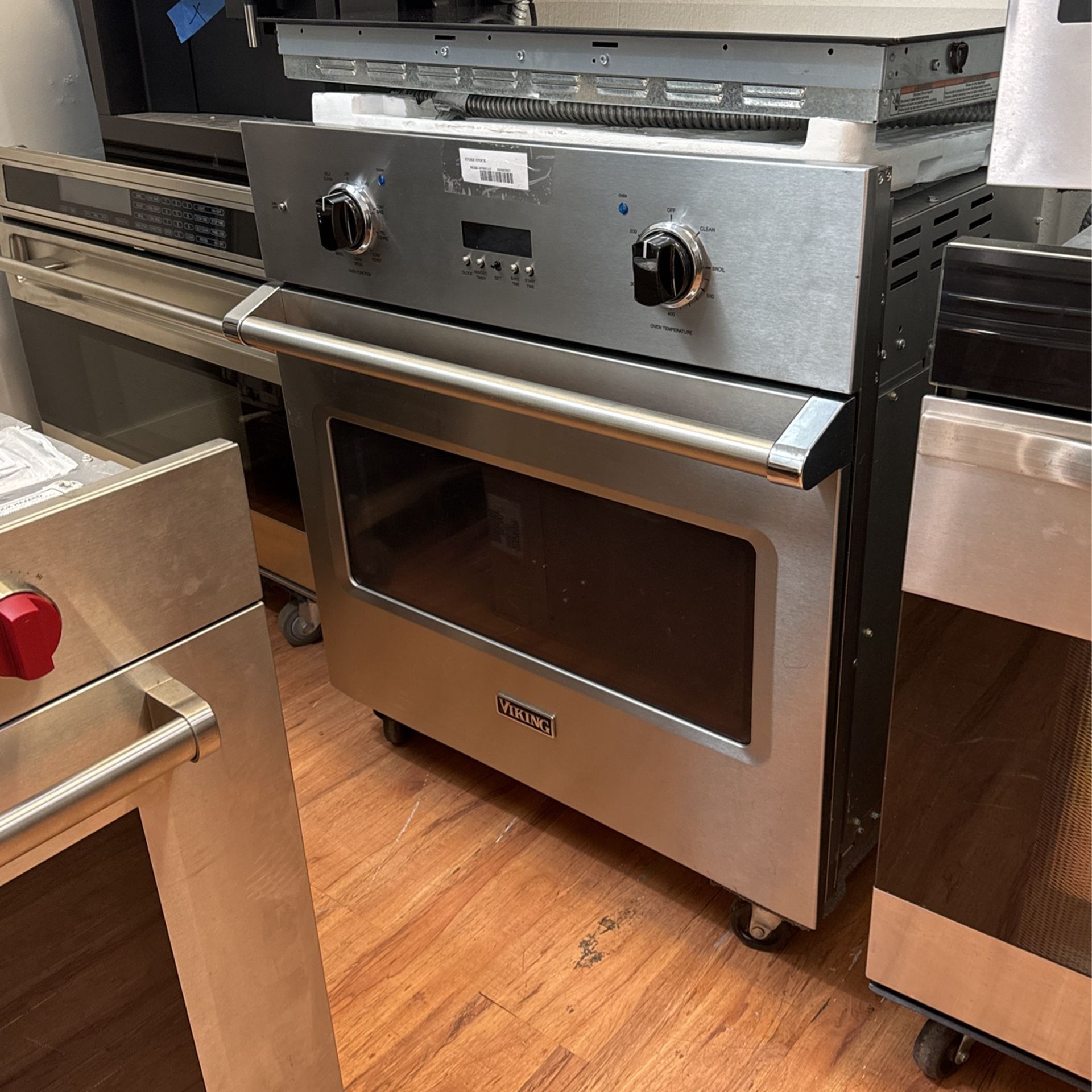 VIKING SINGLE OVEN 30” 