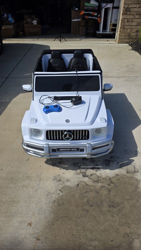 Freddo 24V Mercedes Benz G63 AMG 2 Seater Ride-On