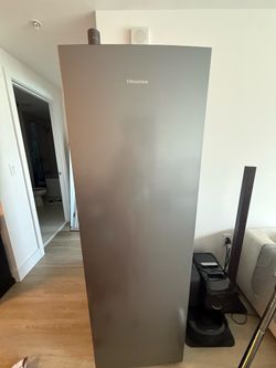 BRAND NEW HISENSE FRIDGE/FREEZER