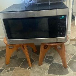 LG MICROWAVE FOR SELL 