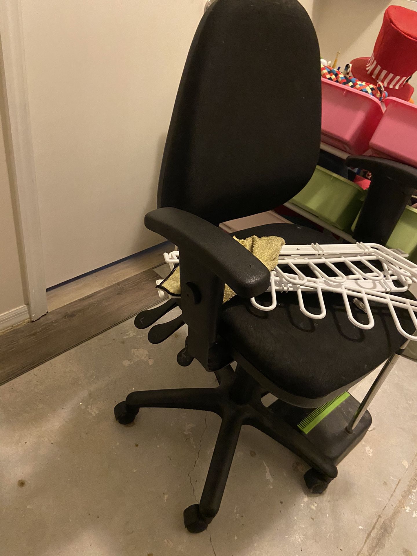 Free desk with chair