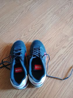 kids boys Blue & red Reebok sneakers in good condition. Rarely used. Size 3