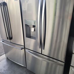 Kenmore 36" Wide Stainless Steel French Door Refrigerator With Water 💧 And 🧊 Ice Dispenser 