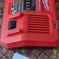 Milwaukee

M18 18-Volt Lithium-Ion Dual Bay Rapid Battery Charger

