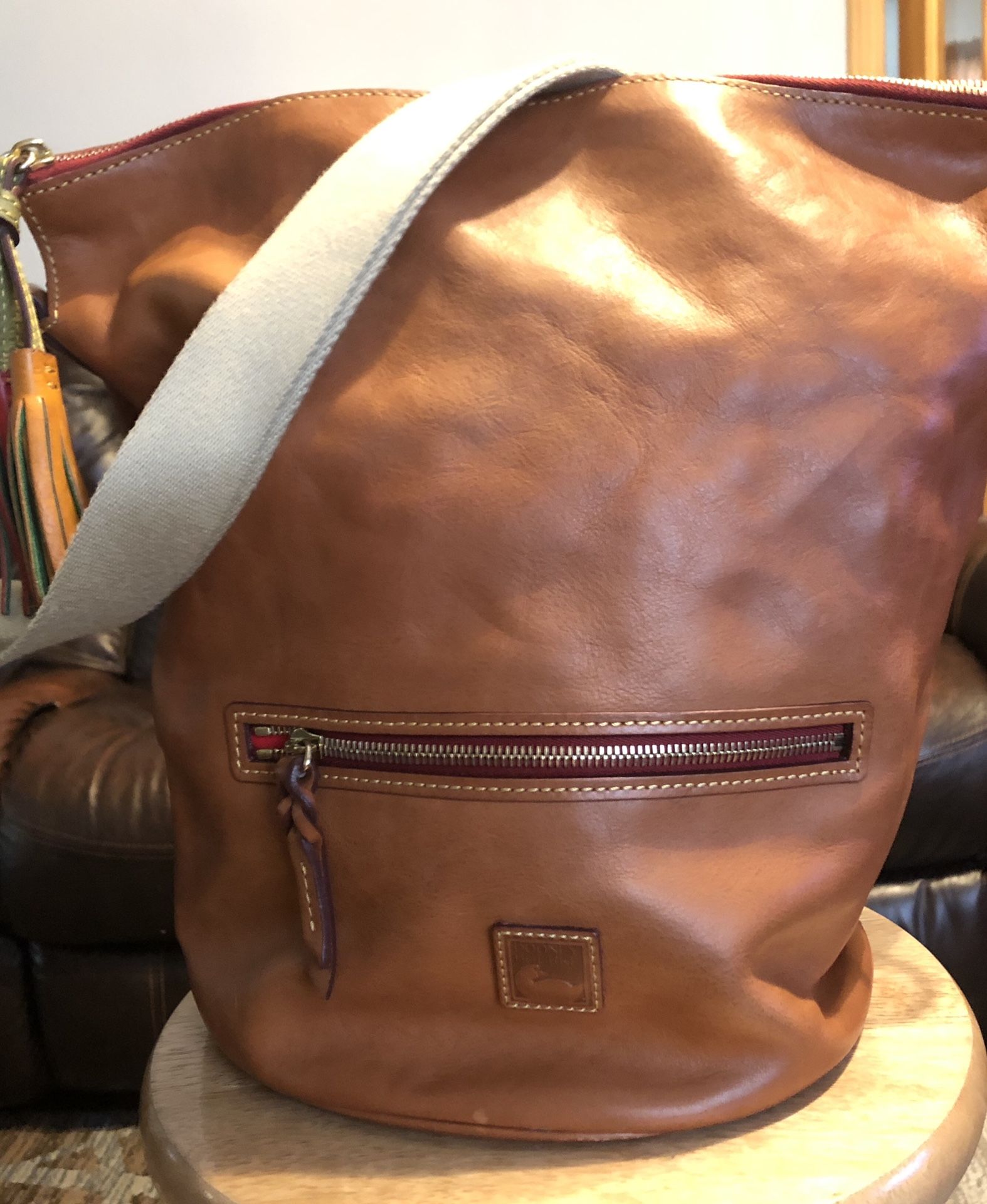 Dooney & Bourque off the shoulder zippered Bucket Bag/Tote. Never used. Originally priced at $398.