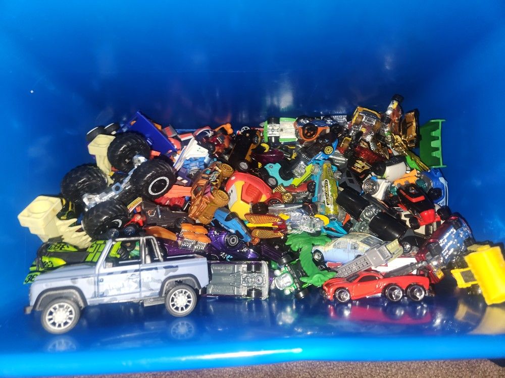 200 Plus HOTWHEELS