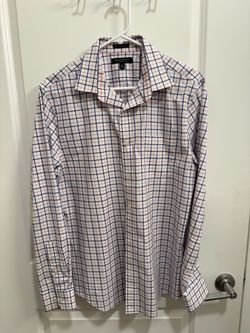 This Banana Republic Slim Flex Fit long sleeve shirt features a white, red, and blue plaid pattern