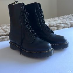 Dr Martins Black Boots 