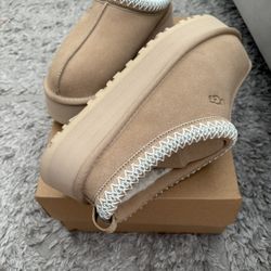 Women Ugg tazman Size 8