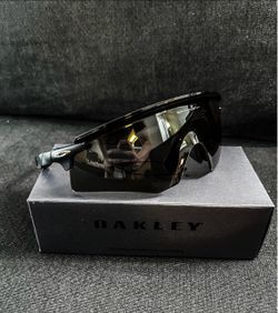 New Oakleys Box, Pouch Cloth All Included