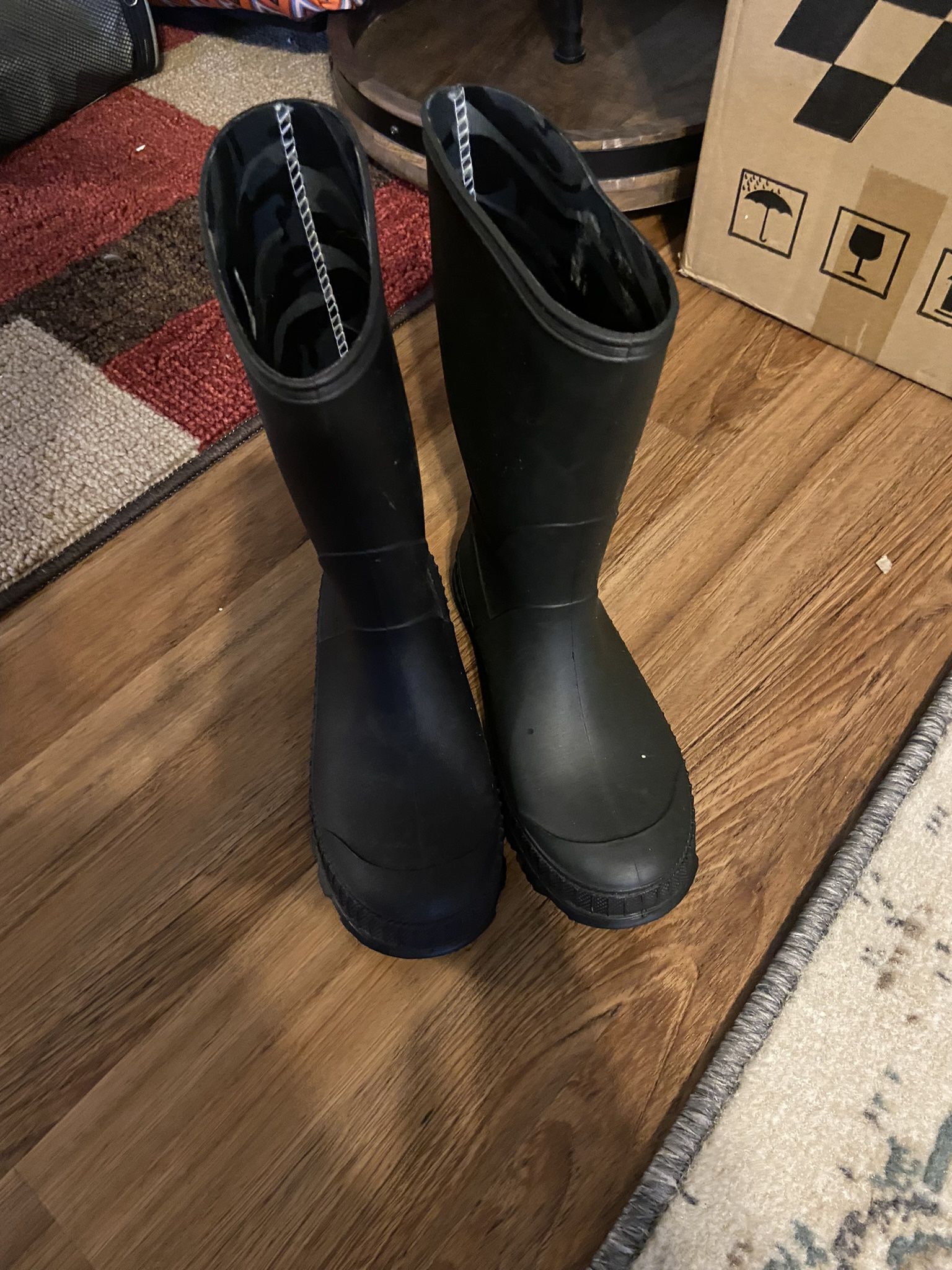 Boys Rain Boots $5 Sz 3