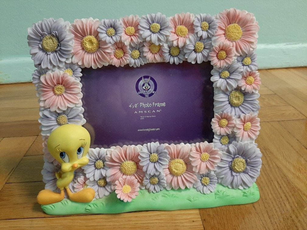 Looney Tunes Beautiful Tweety Bird Flower Photo Frame