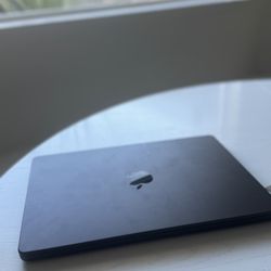 MacBook Pro M4 14” 512GB