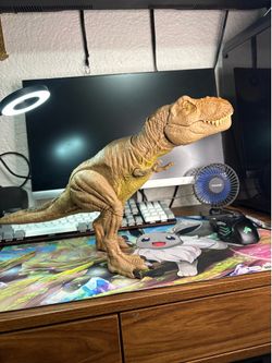 Mattel Jurassic World Epic Roarin' Tyrannosaurus Rex action figure