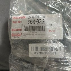 Toyota Lock Assembly (69310-0C010) 2000-2006 Toyota Tundra - 693100c010